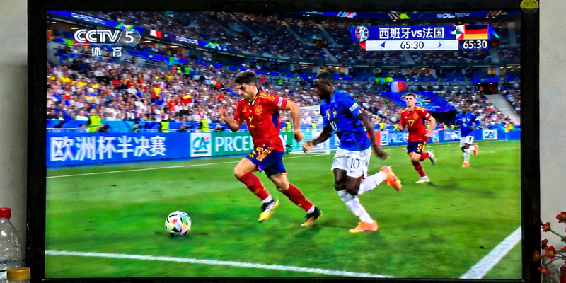 西班牙对阵法国的欧洲杯半决赛直播比赛画面